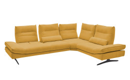 Komfort-Ecksofa Musterring MR 2795, in der Farbausführung Curry, Schrägansicht mit Sitztiefenverstellung