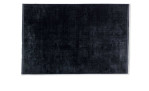 Der Teppich Velvet 140 x 200 cm ist ein solider, dunkelgrauer Polyesterteppich mit einer weichen, leicht strukturierten Oberfläche.