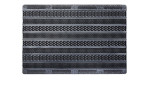 Die Astra Fußmatte Rubic 45 x 75 cm ist eine schwarz-silberfarbene Matte mit horizontal strukturierten, perforierten Streifen.