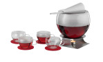 Das Feuerzangenbowle-Set 11-tlg. besteht aus einer gläsernen Teekanne mit rotem Tee, drei Tassen auf roten Untersetzern und einem Teelichthalter.