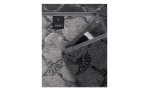 JOOP! Duschtuch Signature Cornflower 80x150cm, Grau mit Schwarzmuster und schwarzem JOOP! Label aus Naturfaser.