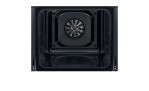 Der AEG-Einbau-Backofen GB3020PB verfügt über die Funktion „Multilevel Cooking“ sowie einen Ventilator, der an der sauberen, leeren Rückwand des Backofens zu sehen ist.