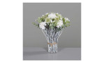 Blumen-Arrangement 24 cm in beige mit einem grauen Hintergrund
