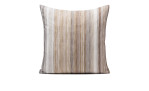 Die Ambiente Trendlife Kissenhülle Pina Colada 50x50cm zeigt vertikale Streifen in Beige, Braun und Grau auf Weiß.