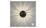 LED-Wandleuchte Sol 45 cm von Fischer-Honsel: goldene Strahlen, schwarze Mitte, LED-Leuchten; kleines Stromsymbol unten rechts.