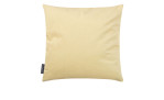 Die Kissenhülle Fayence 45 x 45 cm ist eine schlichte, hellgelbe, quadratische Kissenhülle mit einem kleinen schwarzen Seitenanhänger.