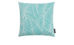 Kissenhülle Madeira 40 x 40 cm: quadratische Kissenhülle in Aqua mit weißen tropischen Blättern, grünen Akzenten und schwarzem Seitenanhänger.