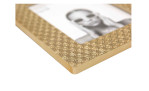 Polyresin-Bilderrahmen Dorato 13 x 18 cm mit einer Detailansicht vom goldenen Rahmen der mit Applikationen versehen ist.