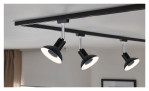 Der Spot URail 15 cm ist eine schwarze Stromschiene mit drei verstellbaren Spots im modernen Stil.