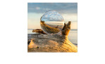 Glasbild Drop on Wood 50 x 50 cm, Glaskugel am Strand