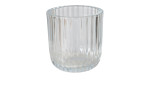 Das Windlicht Sikel 7,80 cm ist ein transparenter, gerippter Glasbecher mit zylindrischer Form auf weißem Hintergrund.