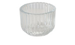 Windlicht Sikel 9,30 cm, eine transparente Glasschale mit vertikalen Rillen, leer auf weißem Hintergrund.