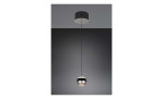 Die Trio LED-Pendelleuchte Orbit 15,5 cm mit Akzenten aus Glas und Metall hängt elegant vor einem dunklen Hintergrund.