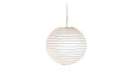 Die Trio Pendelleuchte Paper 40 cm ist eine runde weiße Papierlaterne mit dünnen braunen Linien, die an einer Schnur hängt.