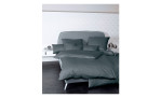 Mako-Satin Bettwäsche Colors in der Größe 135 x 200 cm und in der Farbauführung grau, auf einem Bett bezogen