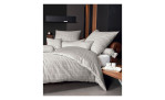 Mako-Satin Bettwäsche Modernclassic in der Größe 155 x 200 cm und in der Farbe beige, kariert, auf einem Bett bezogen