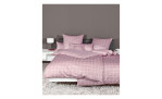 Mako-Satin Bettwäsche Modernclassic in der Größe 155 x 200 cm und in der Farbausführung rosa, gestreift, auf einem Bett bezogen