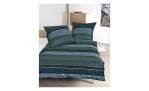 Mako-Satin Bettwäsche 98085 Moments in der Größe 155 x 200 cm, mit grünen und blauen Streifen suf einem Bett bezogen, mit Deko