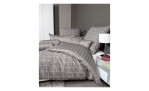 Mako-Satin Bettwäsche Modernclassic in der Größe 155 x 200 cm und in der Farbausführung beige / braun kariert, auf einem Bett bezogen