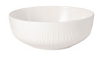 Die Schüssel Afina 19,5 cm ist eine schlichte weiße Bone China Schale mit einer subtilen gerippten Textur auf weißem Grund.