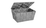 Der Badkorb Adria ist ein grau gewebter Kunststoff-Aufbewahrungskorb mit offenem Scharnierdeckel, ideal für stilvolle Dekorationen.