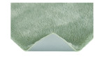 Die Andiamo Badematte Florida 40 x 60 cm ist ein hellgrüner, flauschiger Teppich mit rutschfester Kunstfaserunterlage.