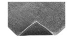 Nahaufnahme des Teppichs Andiamo Teppich Arezzo, 160 x 230 cm, anthrazitgrau, mit umgedrehter Ecke, die den strukturierten Rücken zeigt.