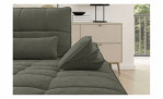 Nahaufnahme eines grauen Vito Ticona Plus-Modulsofas mit gesteppten Kissen.
