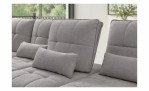 Graues Vito Ticona Plus-Modulsofa mit verstellbaren Rückenlehnen, rechteckigen Zierkissen und Relaxfunktion.