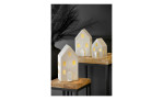 LED-Haus 18 cm aus Keramik und Porzellan in weiß mit Beleuchtung. Auf einem dekorierten Hintergrund.