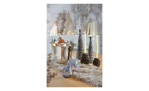 Tannenzapfen-Kerzenhalter 9,5 cm aus Polystein in der Farbe braun. Auf einem dekorierten Hintergrund.