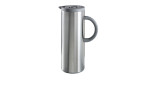 Die Thermoskanne 1 l ist eine silberne Edelstahl-Thermokaraffe mit grauem Griff und Deckel auf weißem Grund.