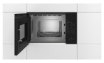 BOSCH BFL520MB0: Einbau-Mikrowelle, seitlich öffnende Tür, Innenraum aus Edelstahl, Bedienfeld rechts.
