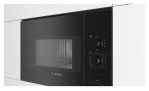 Schwarze BOSCH-Einbau-Mikrowelle BFL520MB0 mit Digitalanzeige und Drehreglern in einem weißen Küchenschrank.