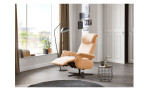 Sessel Lascondo Arlo, in der Farbausführung Peach, in einem Raum stehend mit der Relaxfunktion