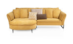 Sofa Almeria in Ocker mit Taschenfederkern und Designfuß, Ansicht mit Hocker