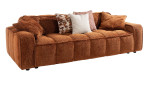 Sofa 3,5-Sitzer Amalfi von Henders & Hazel in der Farbe Kupfer, Ansicht mit Kissen