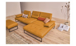 Komfort-Ecksofa 9360, in der Farbausführung Sun, in einem Raum stehend mit der Sitzrückenverstellung