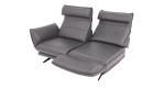Komfort-Sofa Honduras in einem Echtlederberzug in Granit. Mit gezeigter Rückenpolsterverstellung & Drehsitzfunktion