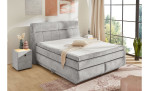 Boxspringbett Quinto Mix in der Farbe Hellgrau in einem Zimmer