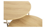 Couchtisch Delia: zwei runde, ineinander stapelbare Couchtische mit Tischplatten in heller Holzoptik und weißen Metallbeinen.