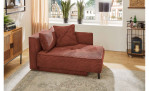 Schlafsofa Ravensburg in der Farbe Rostrot in einem Zimmer