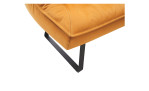 Eckbank Alino mit einem orangefarbenen Lederbezug und schwarzen Metallkufen, Detailansicht