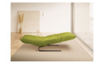 Basis-Liege Jill, in der Farbausführung Pistazie, Seitenansicht, in einem Raum stehend, Fußteil nach oben verstellt
