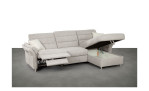 Komfort-Wohnlandschaft „Fiona“: hellgraues Sofa mit Relaxfunktion, verstecktem Stauraum in der Chaiselongue und Liegesessel, auf grauem Boden.