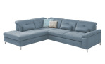 Komfort-Ecksofa plano|FORM Marbella, in der Farbausführung Ice, Schrägansicht mit Kissen