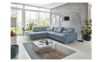Komfort-Ecksofa plano|FORM Marbella, in der Farbausführung Ice, in einem Raum stehend mit der Sitztiefenverstellung