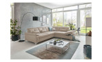 Komfort-Ecksofa plano|FORM Marbella, in der Farbausführung Natur, in einem Raum stehend mit dem offenen Hocker