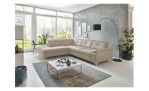 Basis-Ecksofa plano|FORM Marbella, in der Farbausführung Natur, in einem Raum stehend