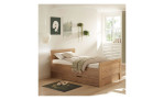 Komfort-Bett Genua, in der Farbausführng Bianco Eiche mit Bettbezug, in einem Raum stehend